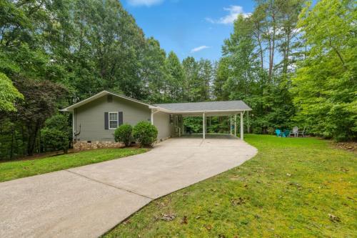 Bluebird Lagoon - Pet-Friendly Near Lake Marina in Blue Ridge, USA