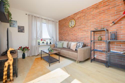 Exceptional Apartment in Warsaw with Parking by Noclegi Renters, Varsovia