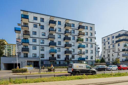 Exceptional Apartment in Warsaw with Parking by Noclegi Renters