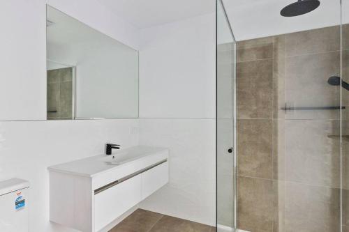 Contemporary & Central in Exclusive Sandy Bay, Sandy Bay (Foto 10)