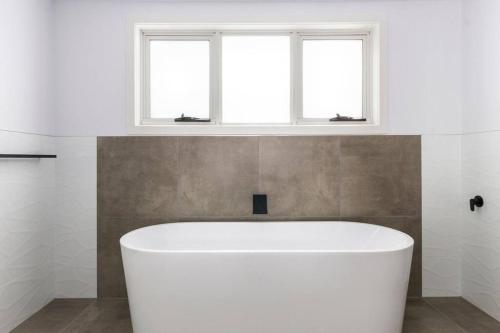 Contemporary & Central in Exclusive Sandy Bay, Sandy Bay (Foto 7)