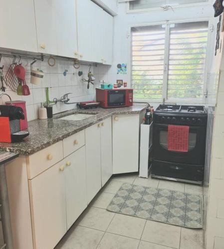 דירה אומנותית בגבעתיים in Ramat Gan