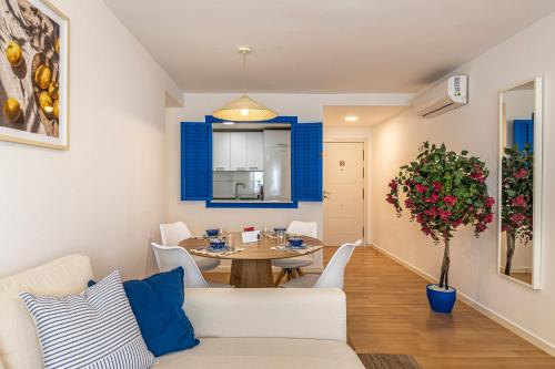 SOLIS MARE APARTMENTS - Pedregalejo Beach, Málaga