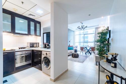 ห้องครัว, บ้านเดี่ยว 1 ห้องนอน 2 ห้องน้ำส่วนตัว ขนาด 723 ตร.ม. – ดูไบมารีน่า (Elegant 1 BR apt. near JBR Beach & Marina Walk) near ดูไบมารีนา