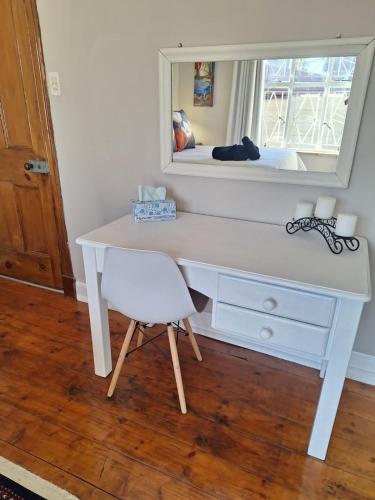 Cosy Cottage on Boom - Loadshedding Friendly Cosy Cottage on Boom - Loadshedding Friendly