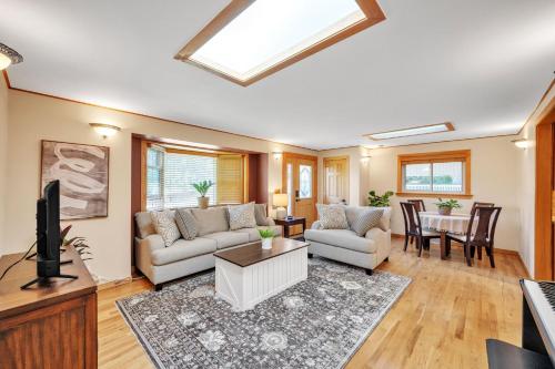 Közös társalgó / TV, Bright & Cozy House Centennial Littleton 4 Bed 3 Bath in Centennial (Colorado)