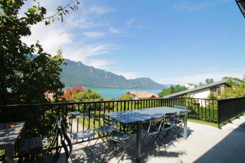Comfortable villa with a view of Lake Bourget gîte à louer Voglans