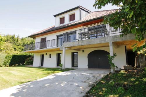 Comfortable villa with a view of Lake Bourget in Viviers-du-Lac