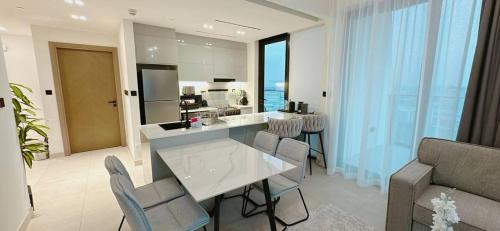 Premium 2br Apt Burj Khalifa View Pool Access, Дубай (фото 5)