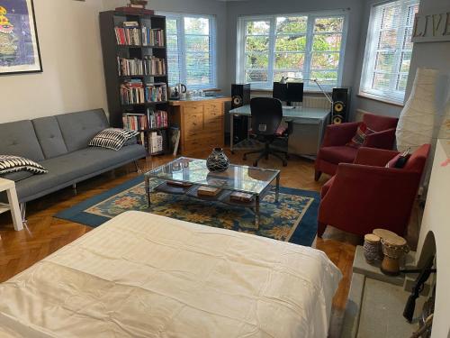 Large Double Bedroom 10 minutes to Central London, London
