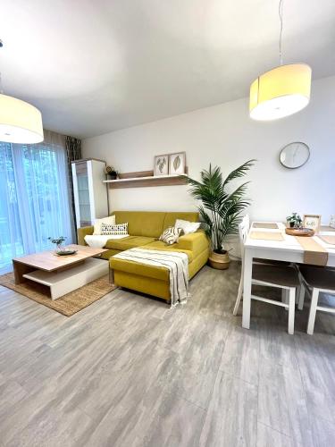 The Elite Suite downtown 2- Bedroom apt AC & garage parking, Bratislava