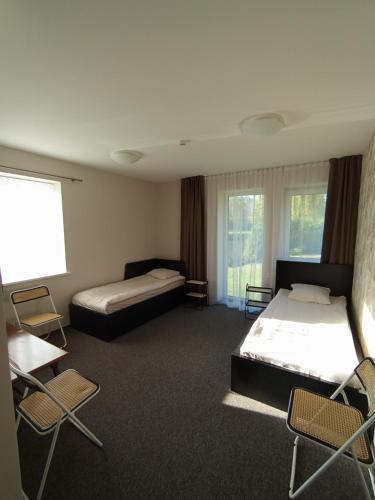 3 twin beds