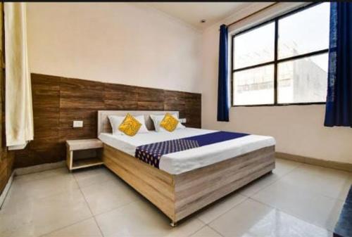 Hotel CROWN PLAZA SK in Rudrapur (Uttarakhand)