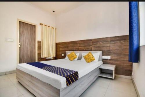Hotel CROWN PLAZA SK in Rudrapur (Uttarakhand)