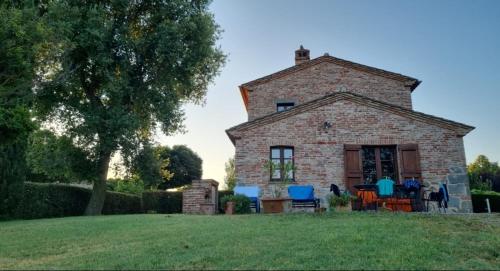 Tuscan country house for 6 people, ideally located in Creti
