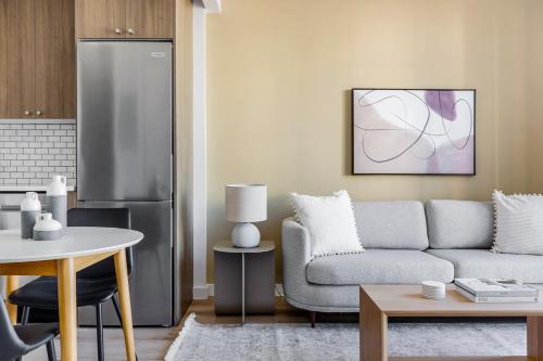 Vinegar Hill 1br w wd roof gym nr TimeOut Building NYC-959 in Brooklyn, USA