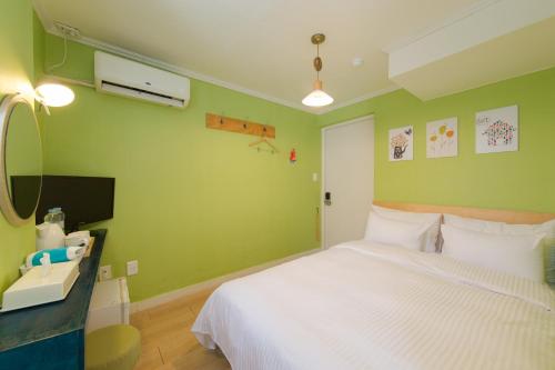 Travel Monster Room Type - Double Room