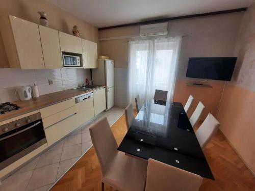 Apartment image 10