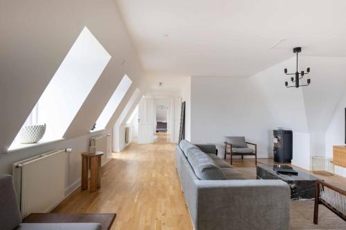 2BR with Amazing City Skyline View - image 11