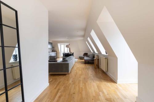 2BR with Amazing City Skyline View - image 5