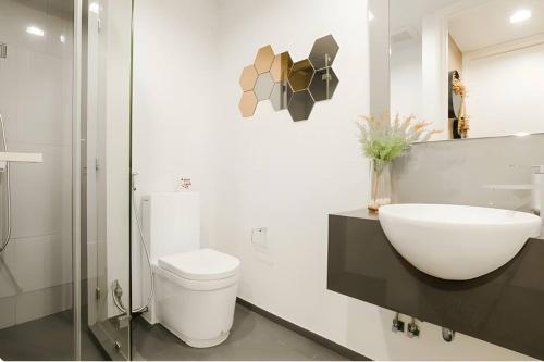 Luxury 70Sqm 2 BR Condo Next to Walking Street
