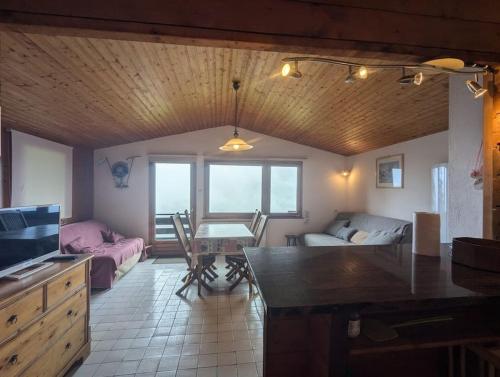 Ruang bersama/area TV, Le Petit Chalet Bellevue - COSY calme parking in La Bresse