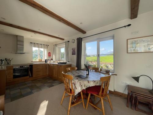 Deer Close Cottage - image 3