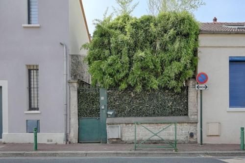 Exterior view, Les bamboos de Malakoff Paris in Malakoff