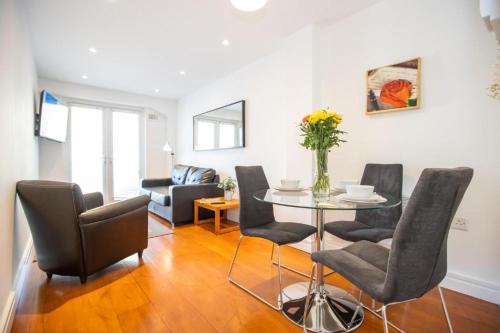 Grafton Street District Apartments - image 2