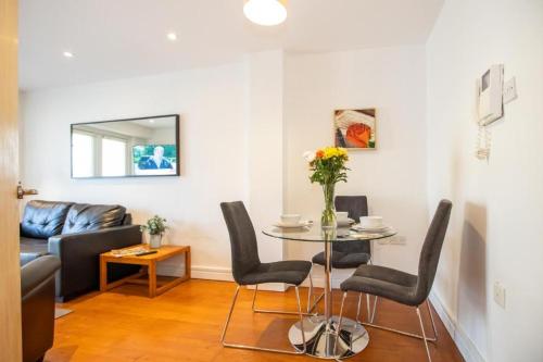 One-bedroom Loft Apartment  image 9