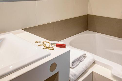 Fürdőszoba, Mercure Angoulême - Hôtel de France in Angoulême