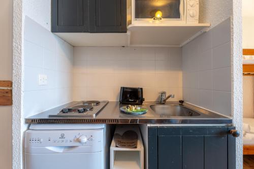 Kitchen, Ski In-Out - Heart of Val Thorens Cosy Apartment, WiFi near La Maison Val Thorens