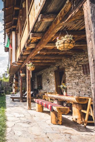Stone house (Каменната къща) in Leshten