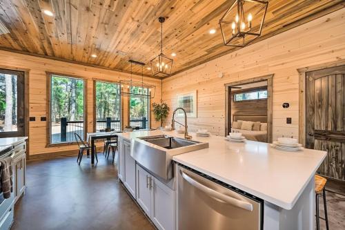 Family Getaway, Hot Tub, Firepit! in Broken Bow, USA