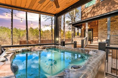 Family Getaway, Hot Tub, Firepit! in Broken Bow, USA