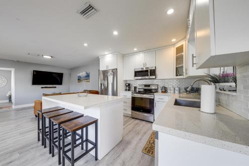 2 Mi to Hard Rock Casino Fort Lauderdale Abode! in Fort Lauderdale, USA