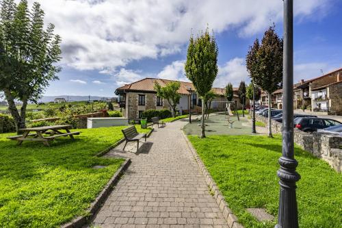 La Casuca, entre Mar y Montaña (La Casuca, entre Mar y Montana) in Udias