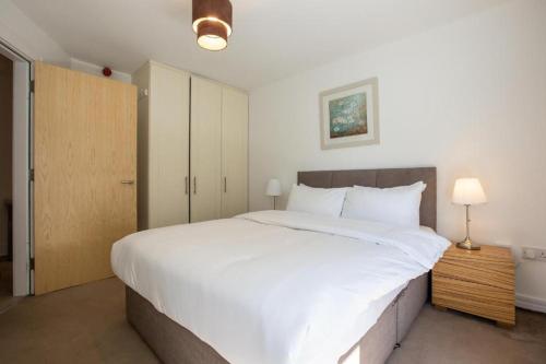 Three-Bedroom Premium Apartment with Balcony image 5