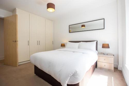 Three-Bedroom Premium Apartment with Balcony image 3