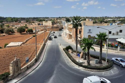 Spotless apartment with views of St Thomas bay in มาสคาลา