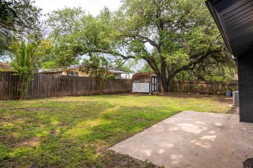 Home with Huge Fenced Yard in San Antonio, USA