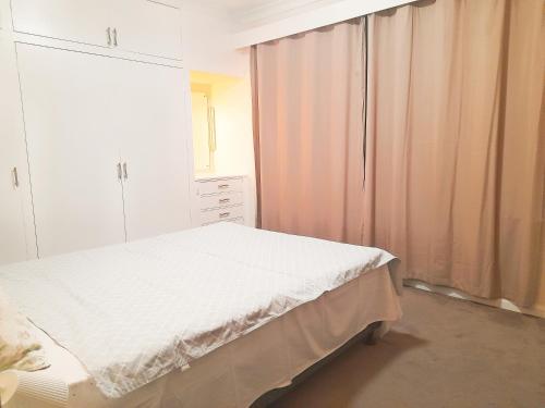 墨尔本Balwyn north全屋地毯带衣柜安静舒适小屋3 in Balwyn North