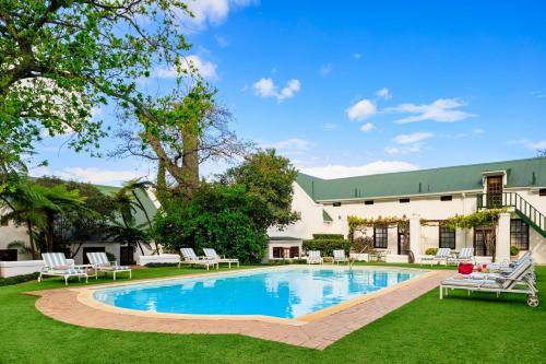 สระว่ายน้ำ, The Cellars Hohenort Hotel near สวนพฤกศาสตร์แห่งชาติคีร์สเตนบอสช์