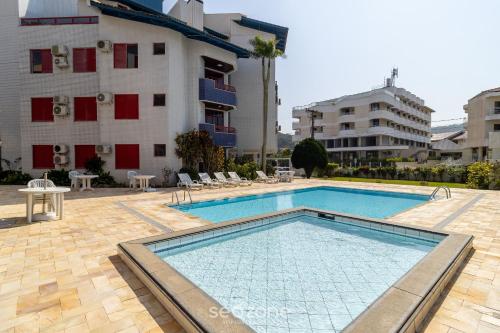 Apto c/Churrasq e acesso a Praia Brava RRA0103