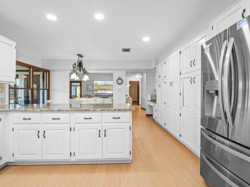 Centrally located spacious estate on 20 acres with a salt pool in Oviedo, USA