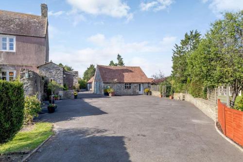 ทัศนียภาพภายนอกโรงแรม, Cottage in North Somerset in คลีวีดัน