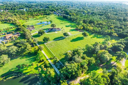 Centrally located spacious estate on 20 acres with a salt pool in Oviedo, USA