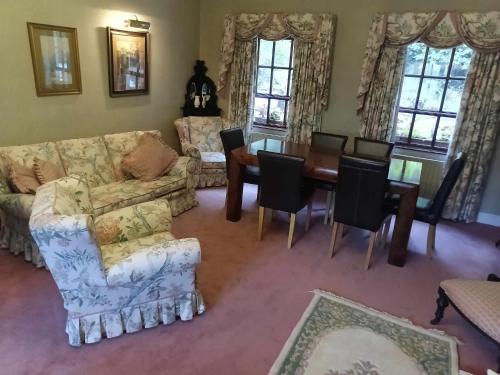 Pinewood Lodge Guest House - image 6