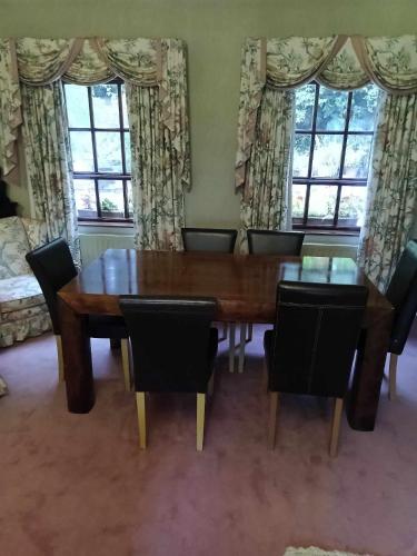Pinewood Lodge Guest House - image 13