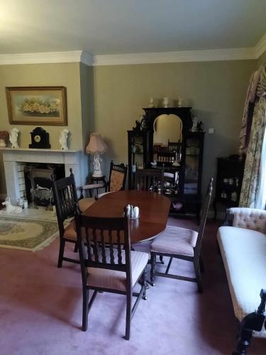 Pinewood Lodge Guest House - image 7
